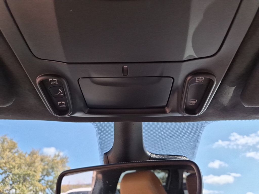 Used Car 2023 Chrysler Pacifica Hybrid  Pinnacle For Sale Under $35,000 In Austin, Texas