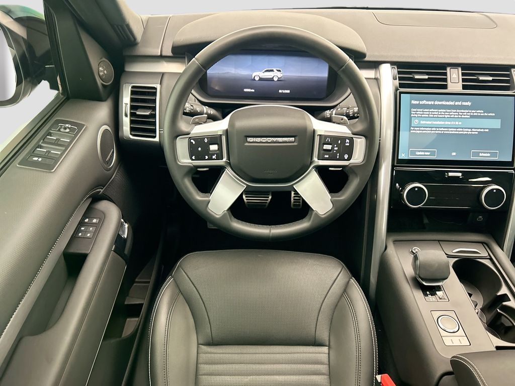 Thumbnail: 2024 Land Rover Discovery - 10