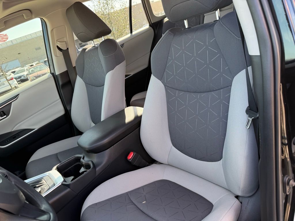 Thumbnail: 2021 Toyota RAV4 - 14