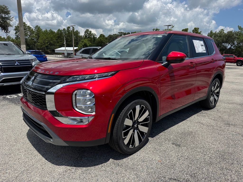 2025 Mitsubishi Outlander SE photo 3