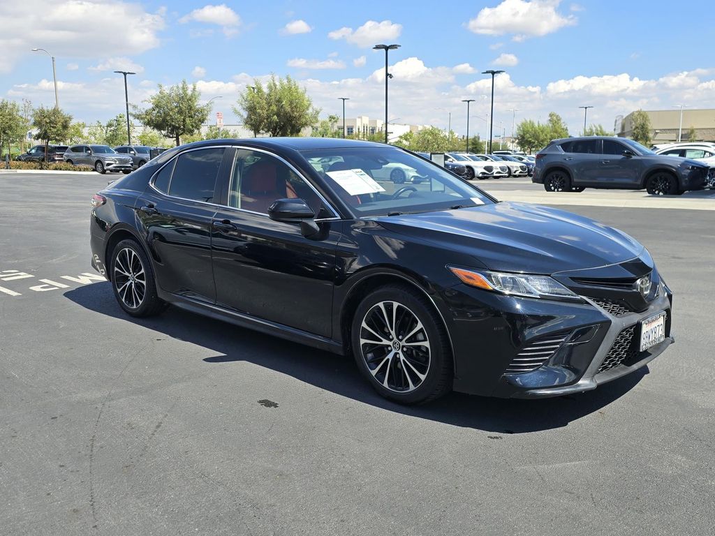Black 2018 Toyota Camry SE Sedan Front-Wheel Drive 8-Speed Automatic