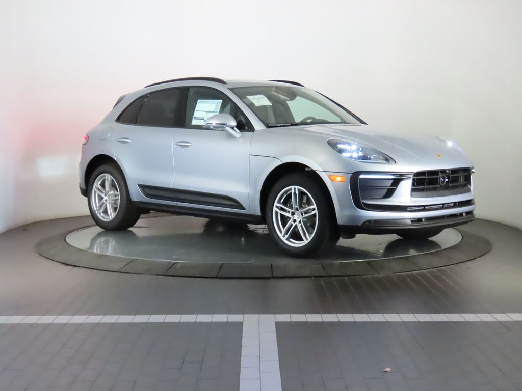 Thumbnail: 2026 Porsche Macan - 9