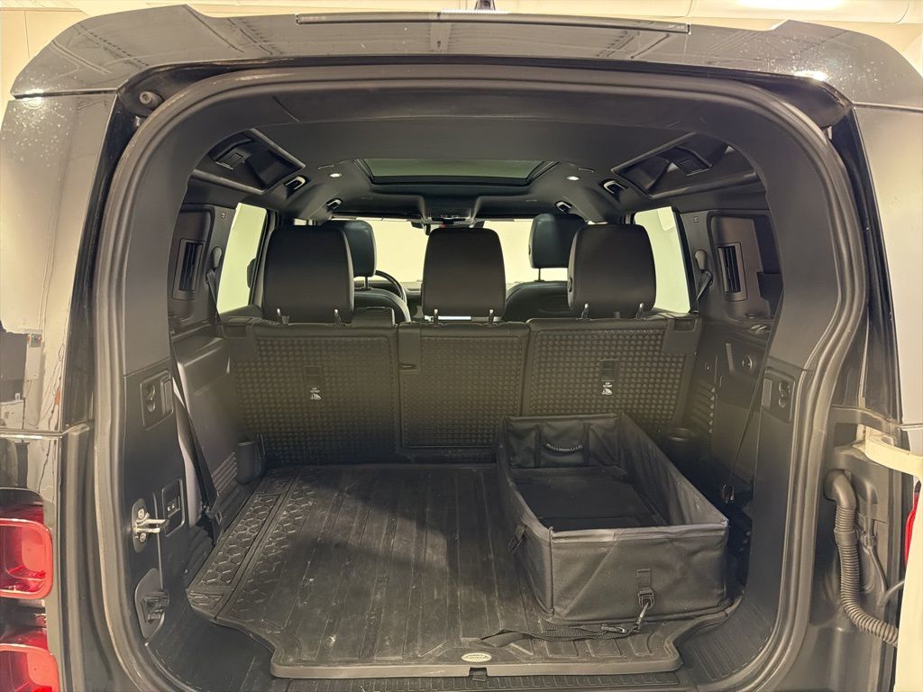 Certified Used 2022 White Land Rover X-Dynamic SE image 29