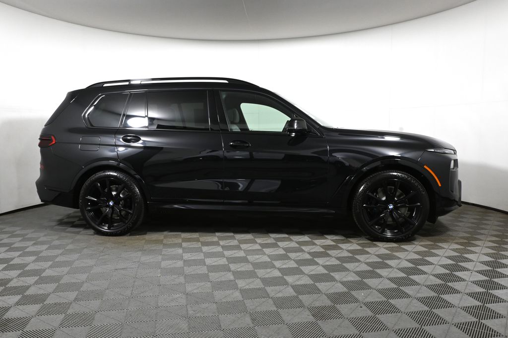 Thumbnail: 2027 BMW X7 - 8