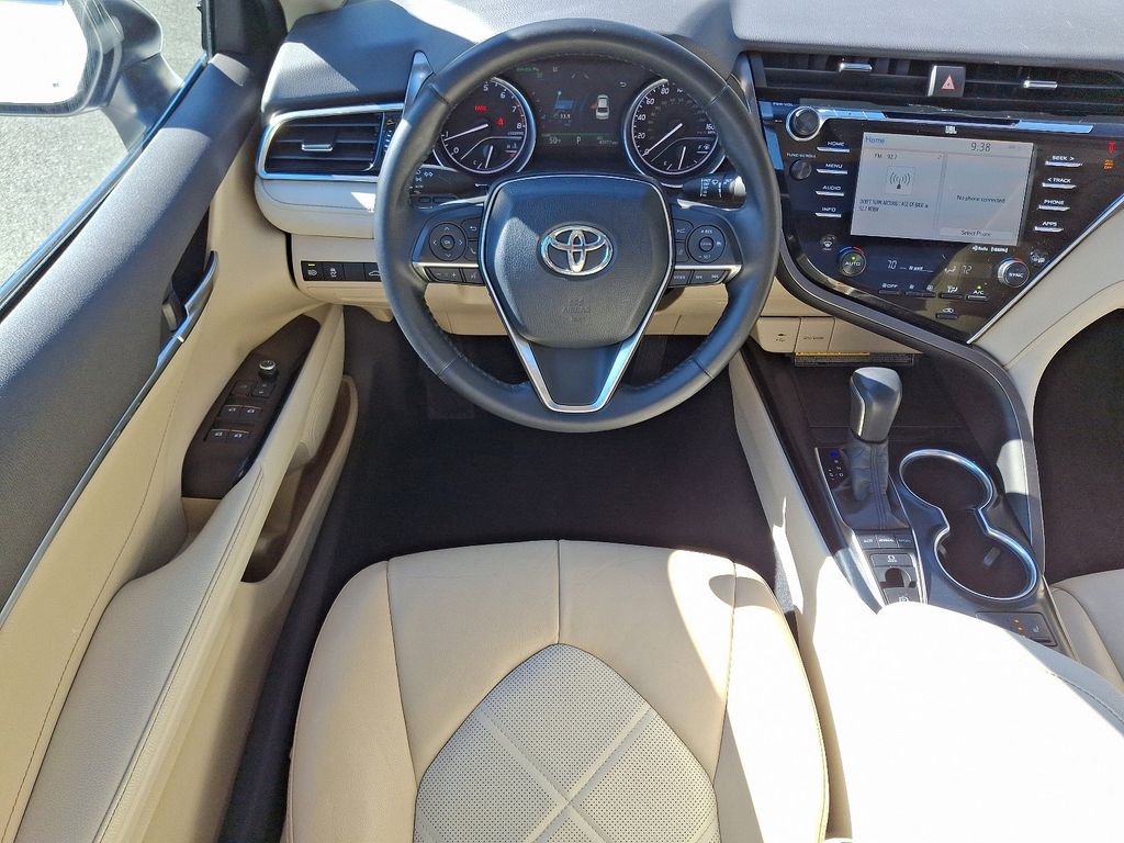 2018 Toyota Camry XLE 11