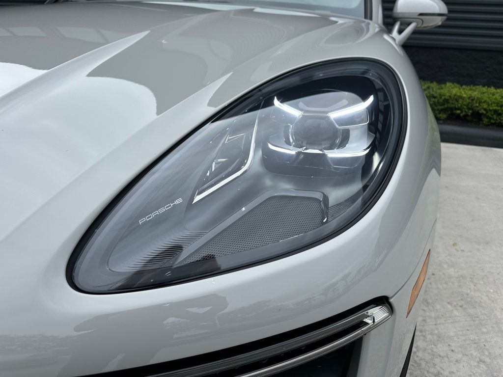 Thumbnail: 2021 Porsche Macan - 13