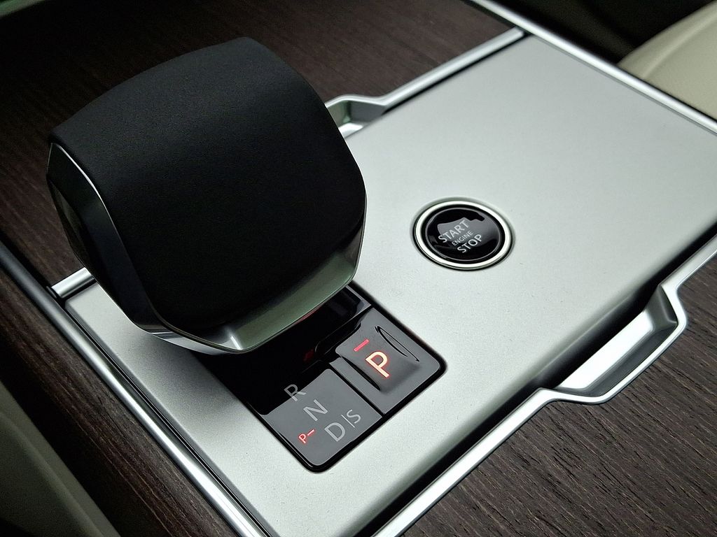 Thumbnail: 2026 Land Rover Range Rover - 13