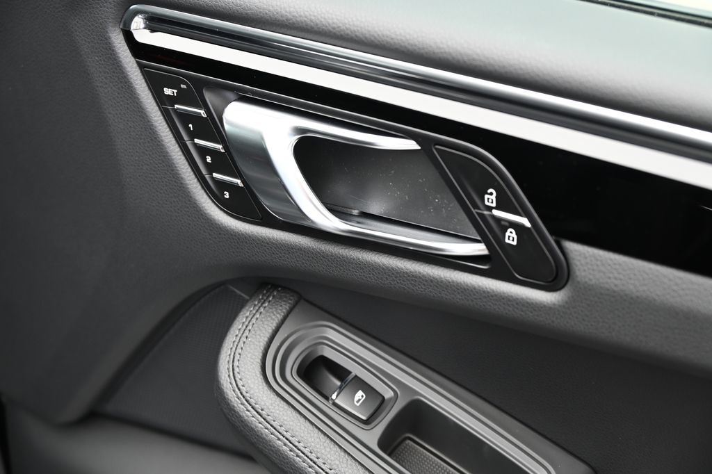 2024 Porsche Macan  27