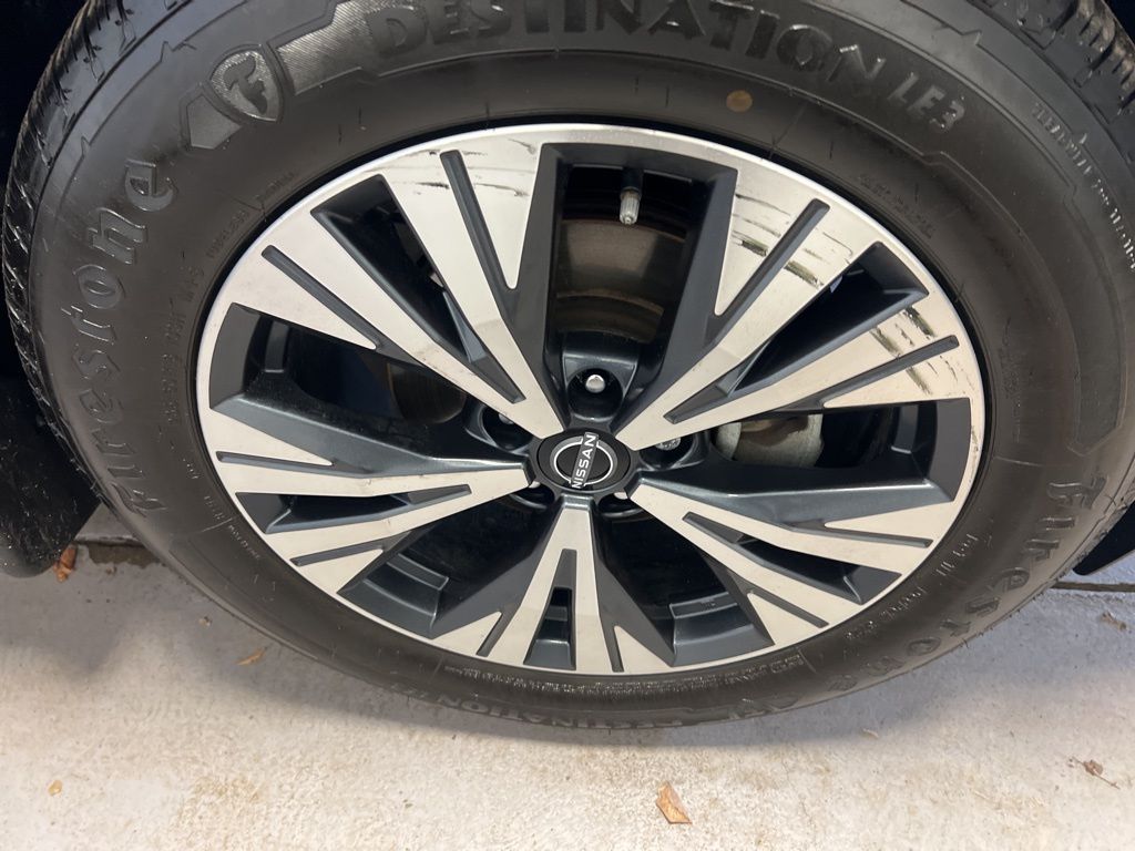 2022 Nissan Rogue SV photo