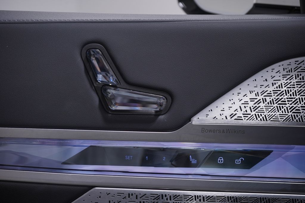 2024 BMW i7 eDrive50 18