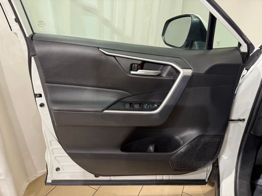 Thumbnail: 2025 Toyota RAV4 - 15