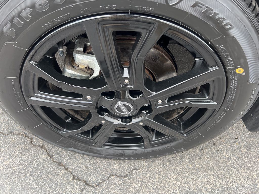 2024 Nissan Kicks SR photo