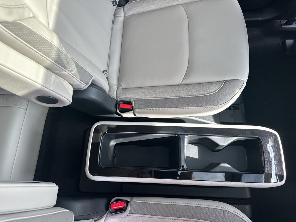 2025 Everest White Pearl Tricoat Nissan Pathfinder SL FWD SUV
