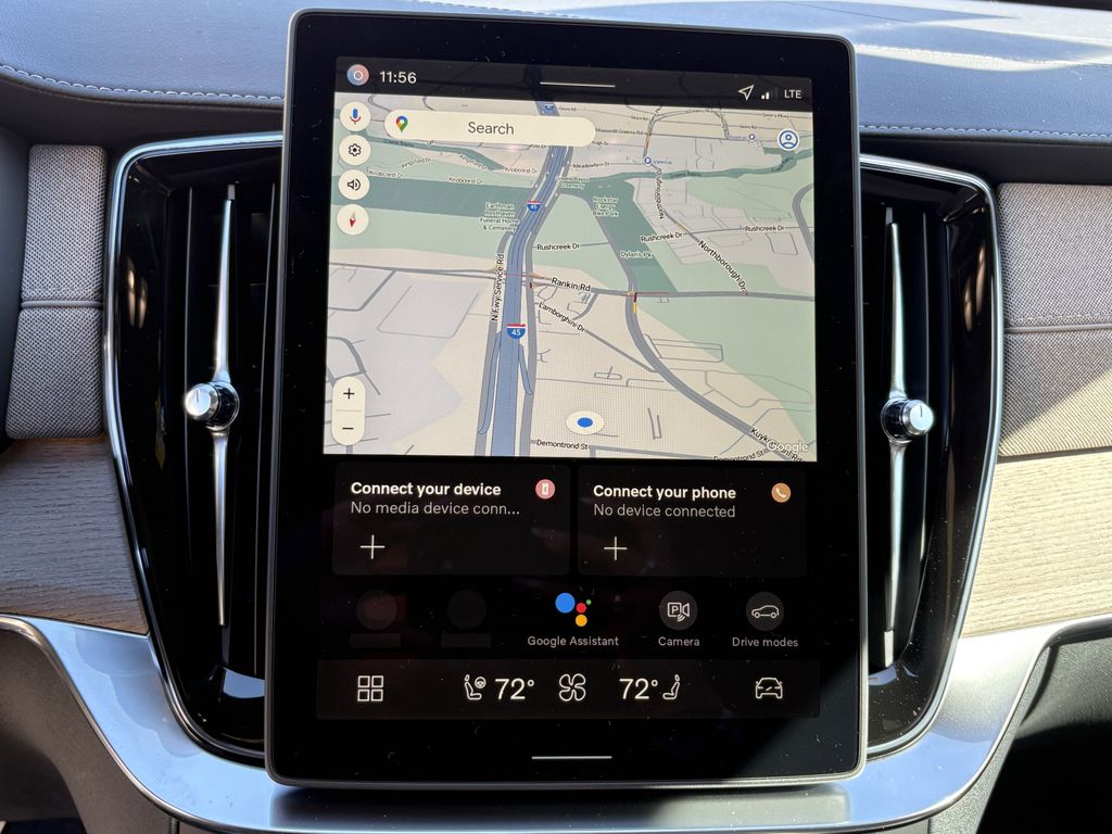 New 2026 Crystal White Volvo B6 Plus 7-Seater image 19