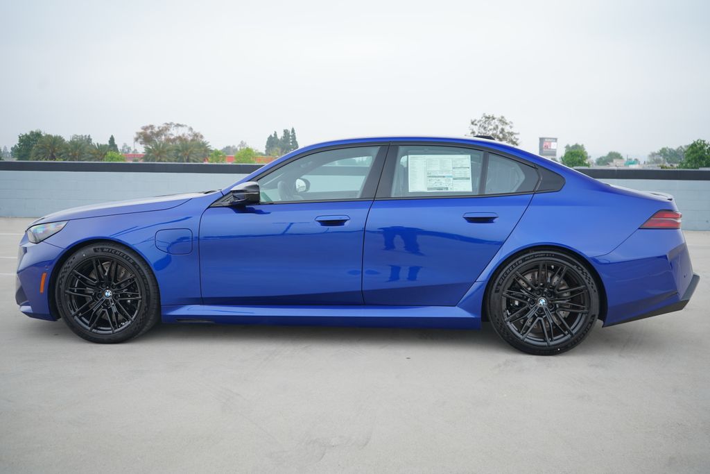 Thumbnail: 2026 BMW M5 - 5