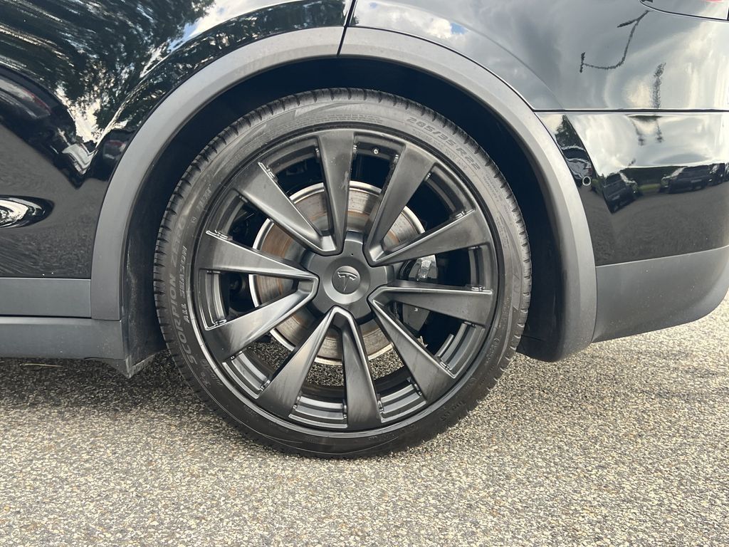 Used 2023  Tesla Standard Range image 28