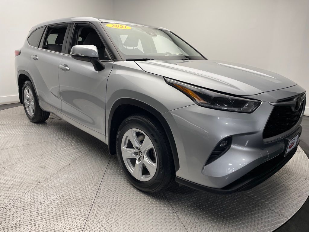 2021 Toyota Highlander LE 3