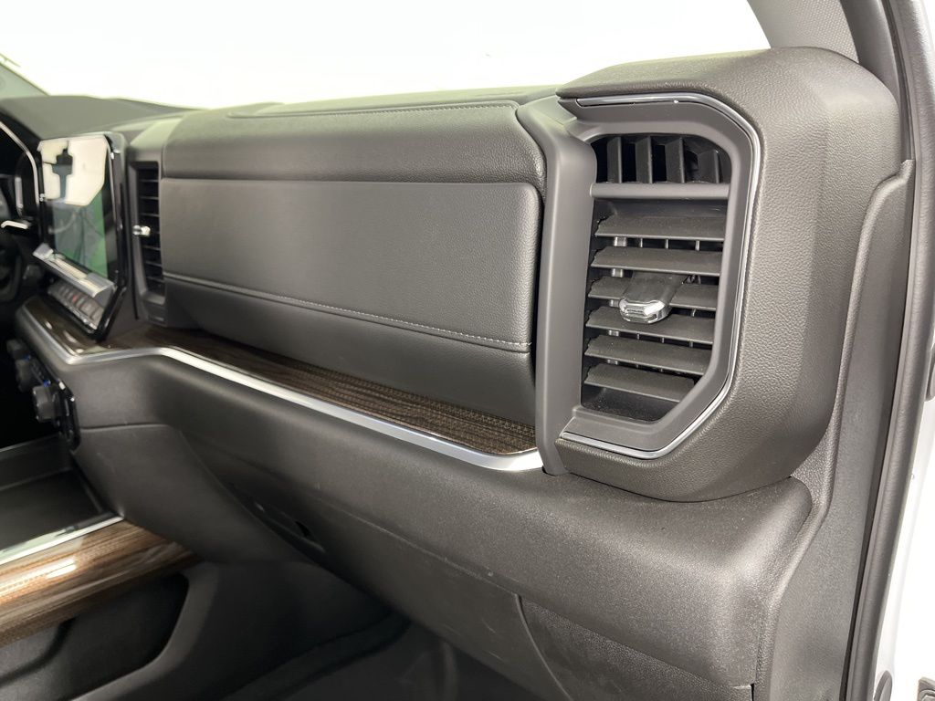 Thumbnail: 2026 Chevrolet Silverado 2500 - 25