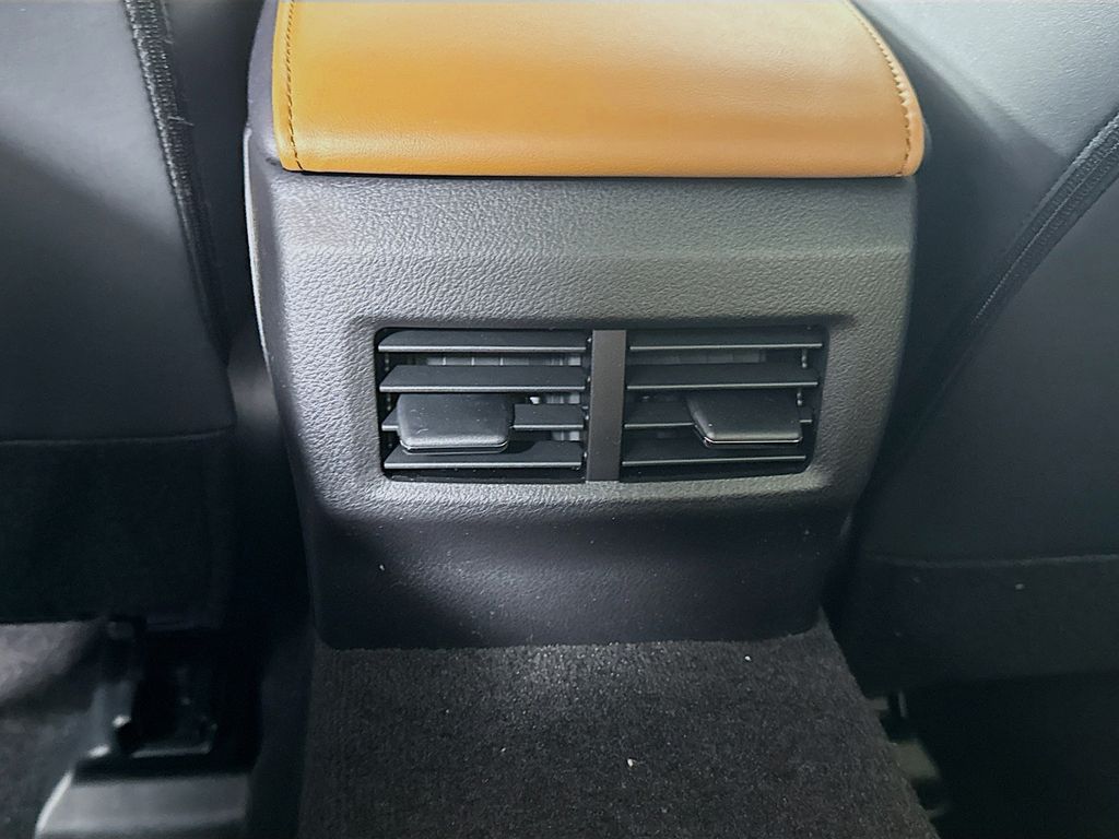 2025 Lexus IS 350 17