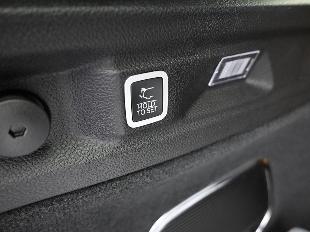 New 2025 Diamond Black Crystal Pearlcoat Jeep Summit image 38