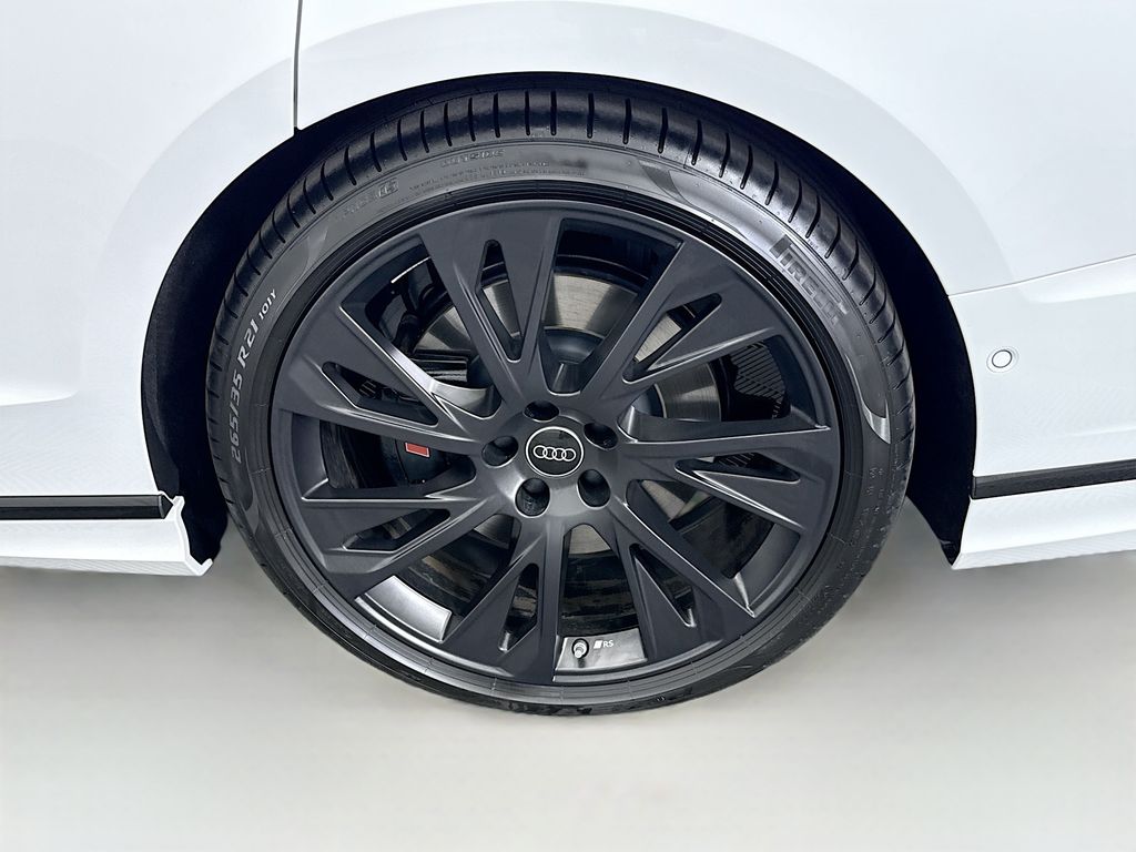 Thumbnail: 2025 Audi S8 - 30