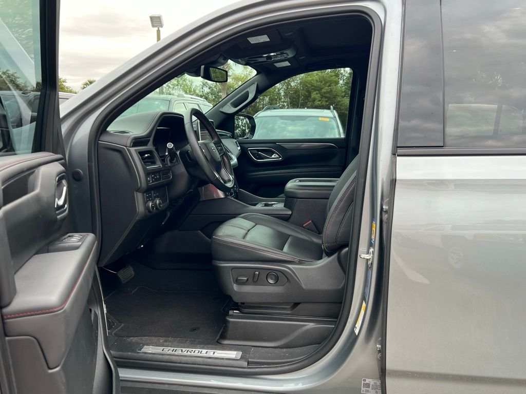 2023 Chevrolet Suburban RST 5