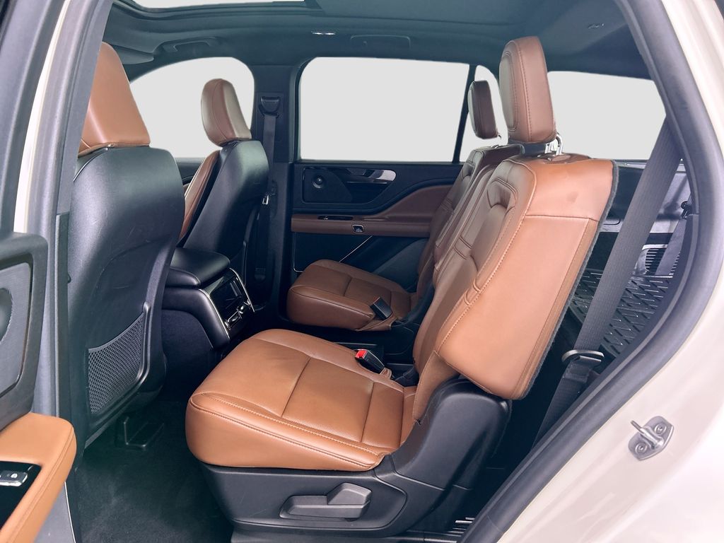Thumbnail: 2023 Lincoln Aviator - 20