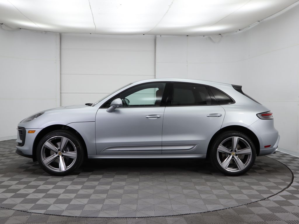 Thumbnail: 2024 Porsche Macan - 2