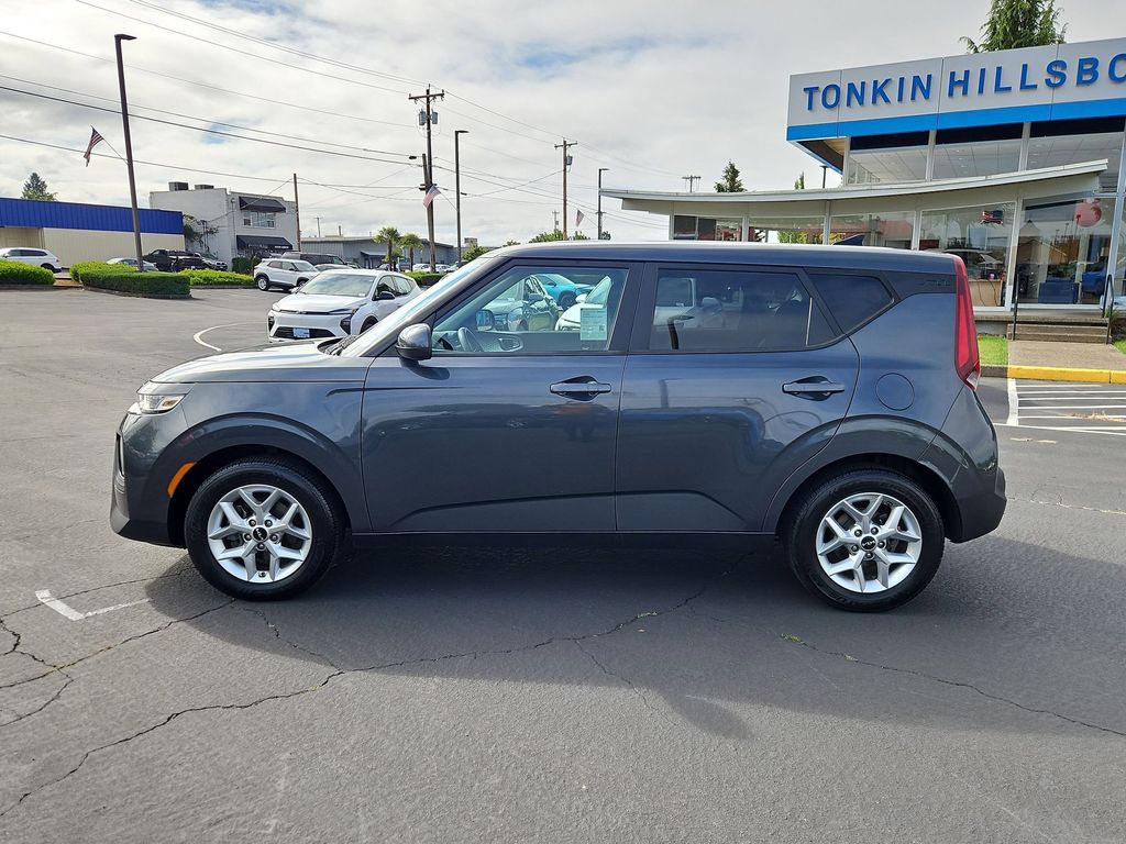 View vehicle photo 3