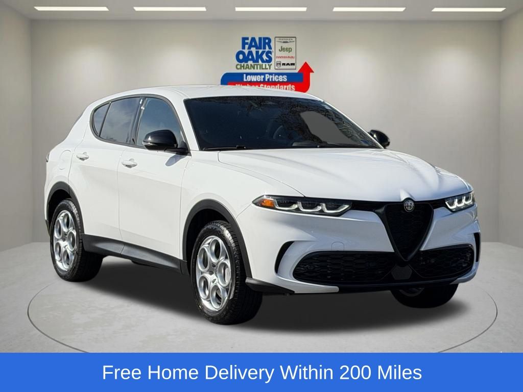 Milano White 2024 Alfa Romeo Tonale Sprint eAWD SUV / Crossover All-Wheel Drive 6-Speed Automatic