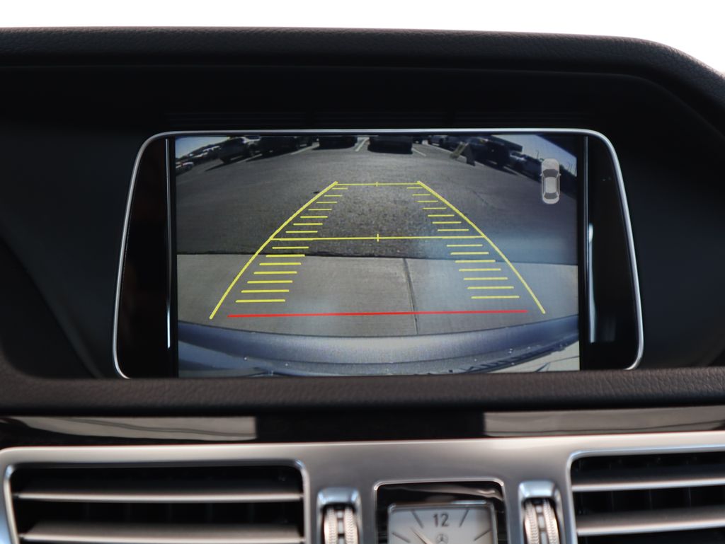 Thumbnail: 2016 Mercedes-Benz E-Class - 15