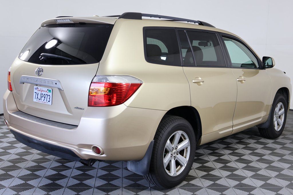 Thumbnail: 2010 Toyota Highlander - 4