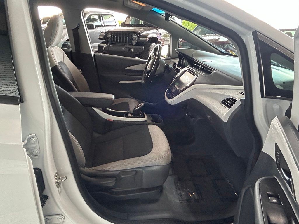 Used 2020 Summit White Chevrolet LT image 33