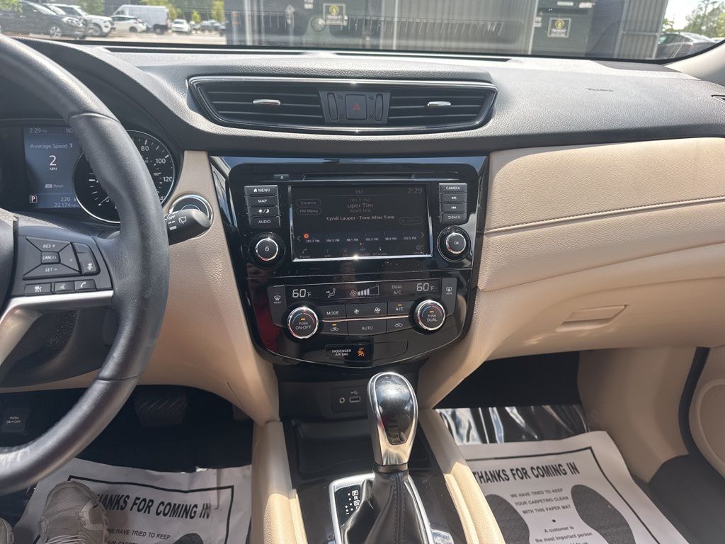 2018 Pearl White Nissan Rogue SV FWD SUV