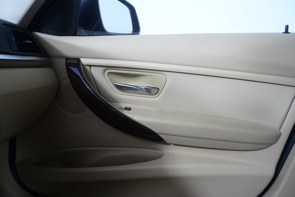 Thumbnail: 2013 BMW 3 Series - 27