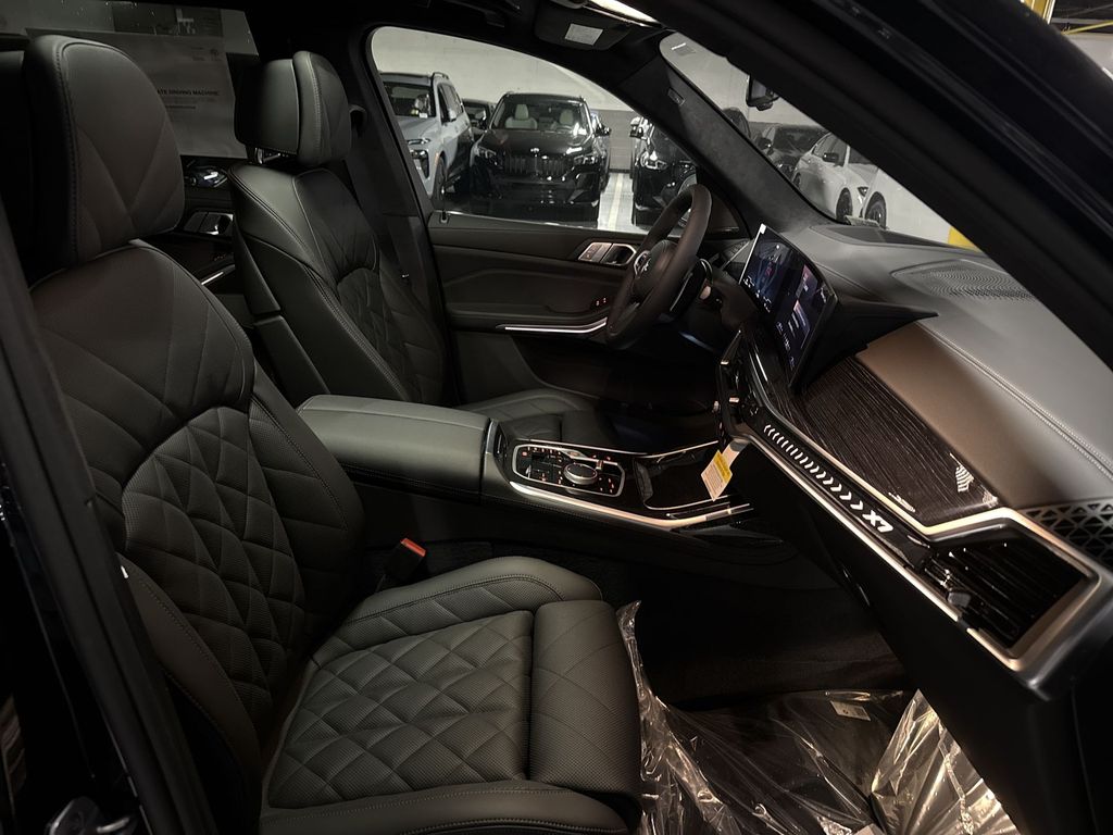 Thumbnail: 2027 BMW X7 - 26