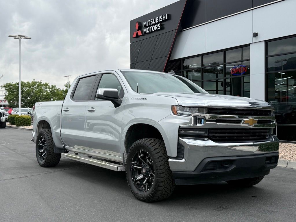 Silver Ice Metallic 2021 Chevrolet Silverado 1500 Pickup Truck Four-Wheel Drive 8-Speed Automatic