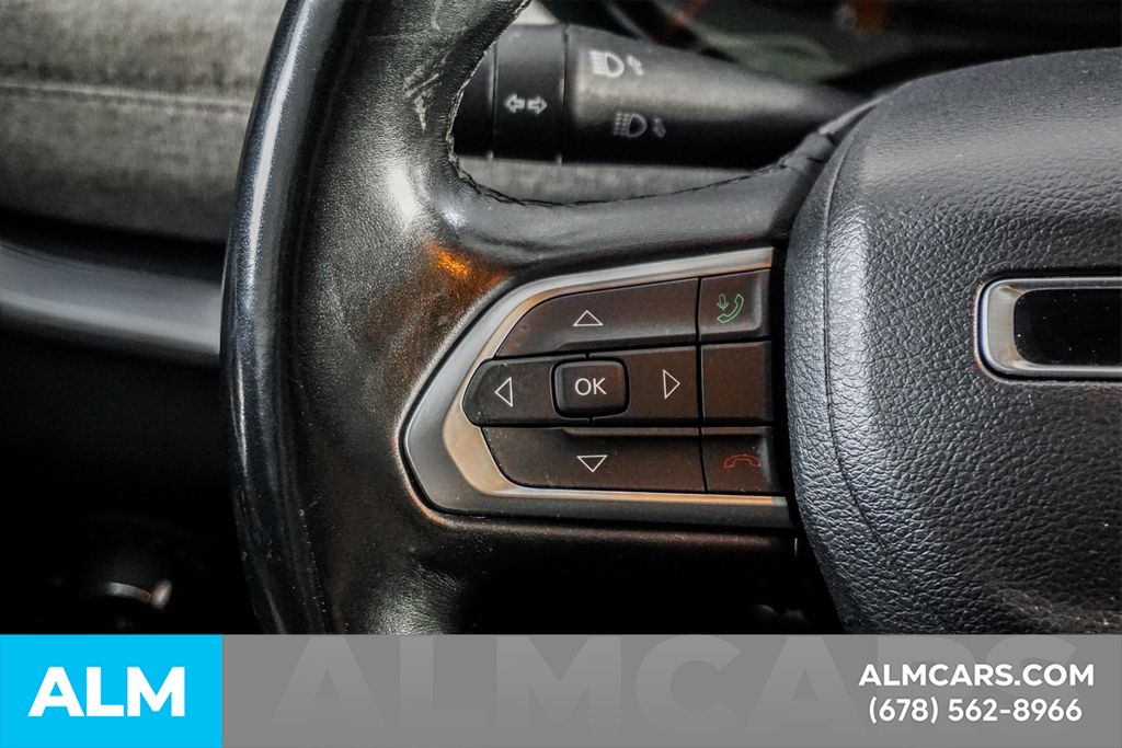 Used 2022 Red Jeep Latitude Lux image 28