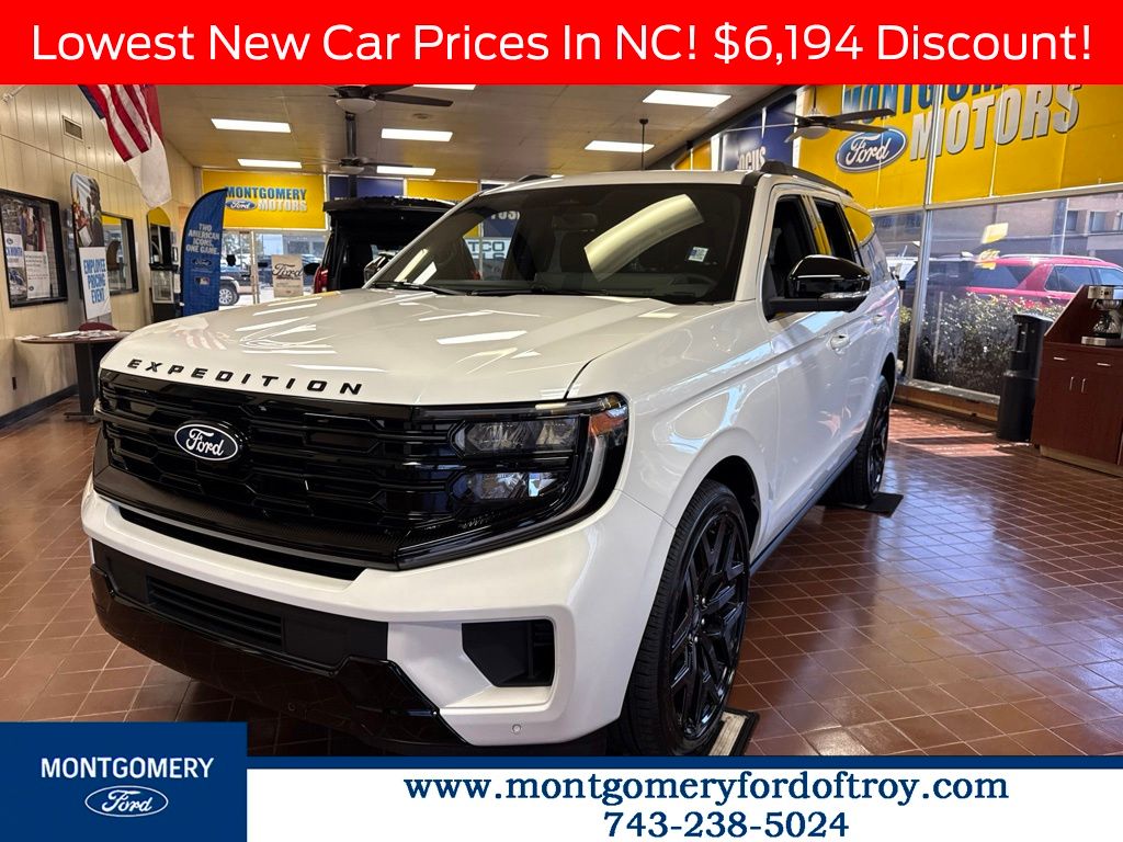 Star White Metallic Tri-Coat 2027 Ford Expedition SUV / Crossover Four-Wheel Drive Automatic