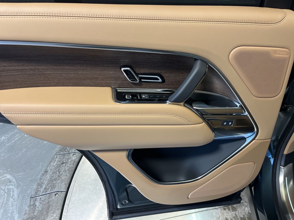 Thumbnail: 2026 Land Rover Range Rover - 23