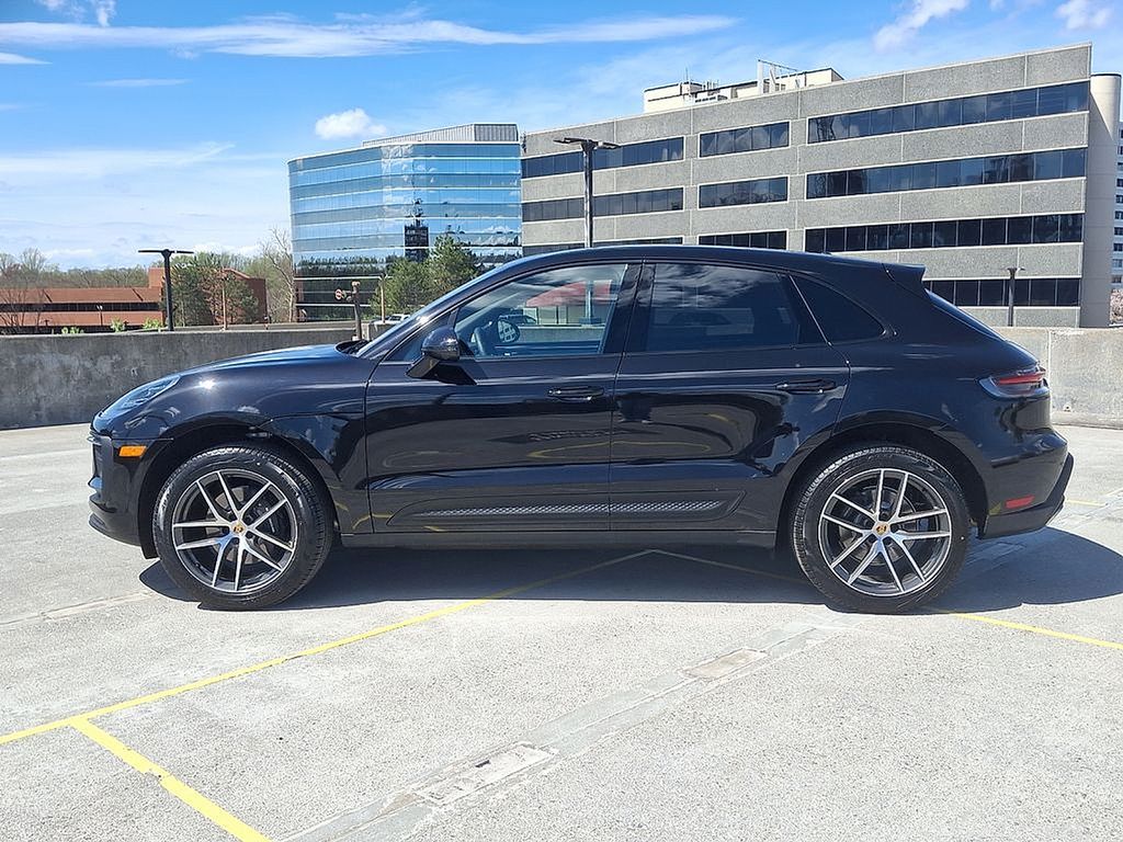Thumbnail: 2025 Porsche Macan - 2