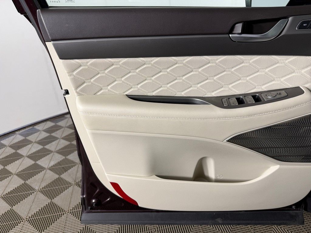 Used 2020 Red Hyundai Limited image 29