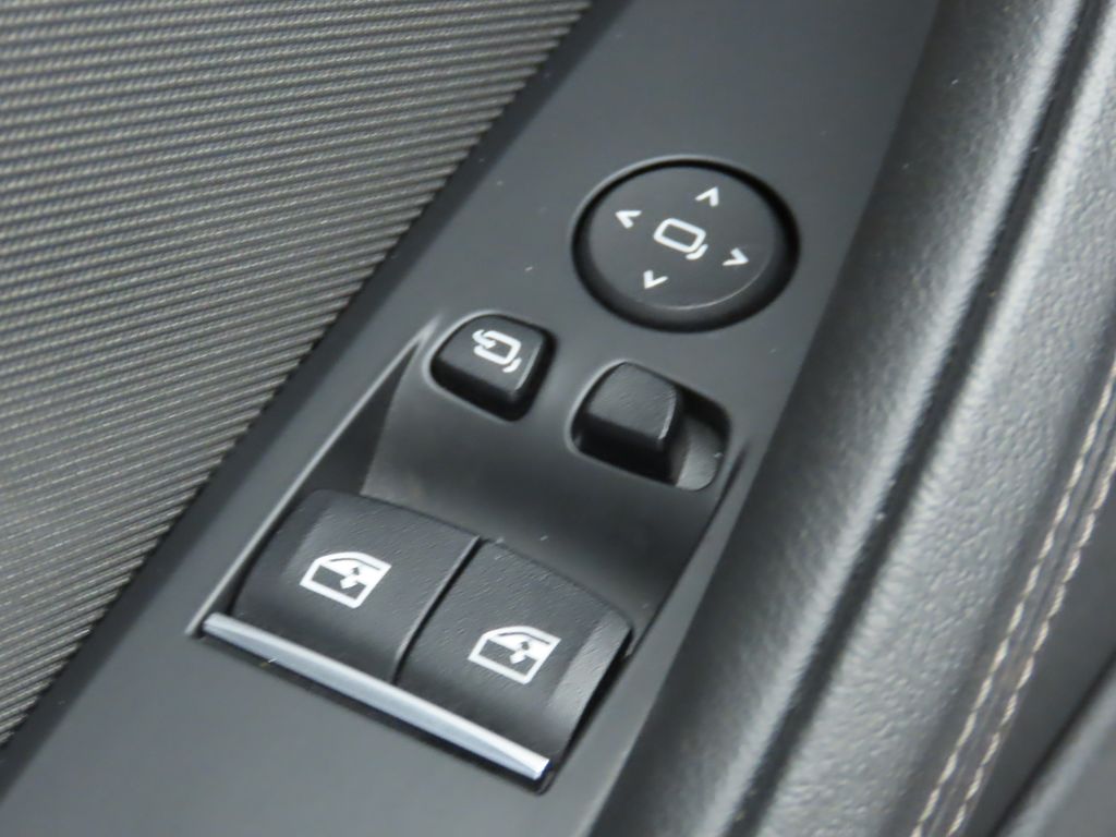 Thumbnail: 2022 BMW 8 Series - 24