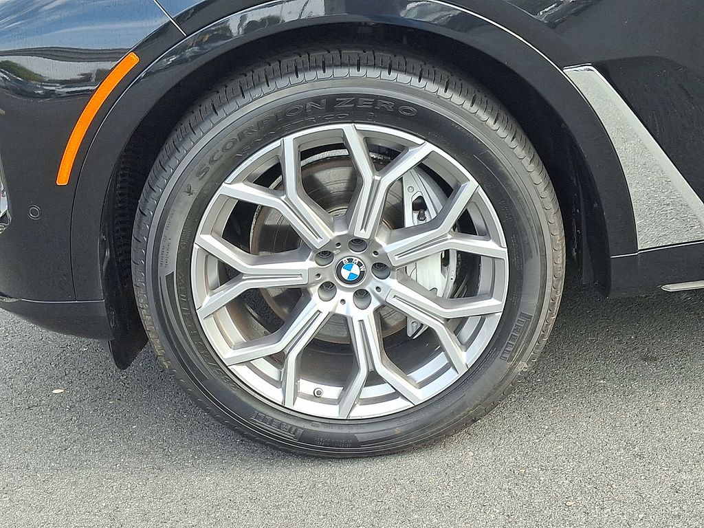 Thumbnail: 2023 BMW X7 - 8