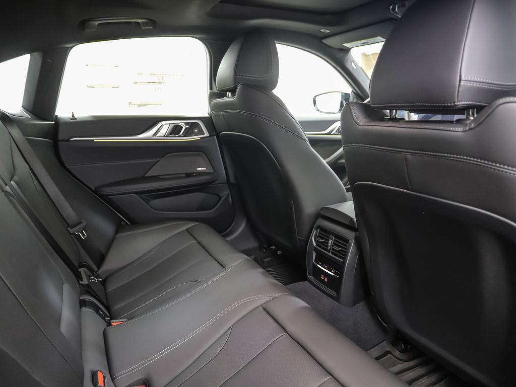 Thumbnail: 2025 BMW i4 - 25