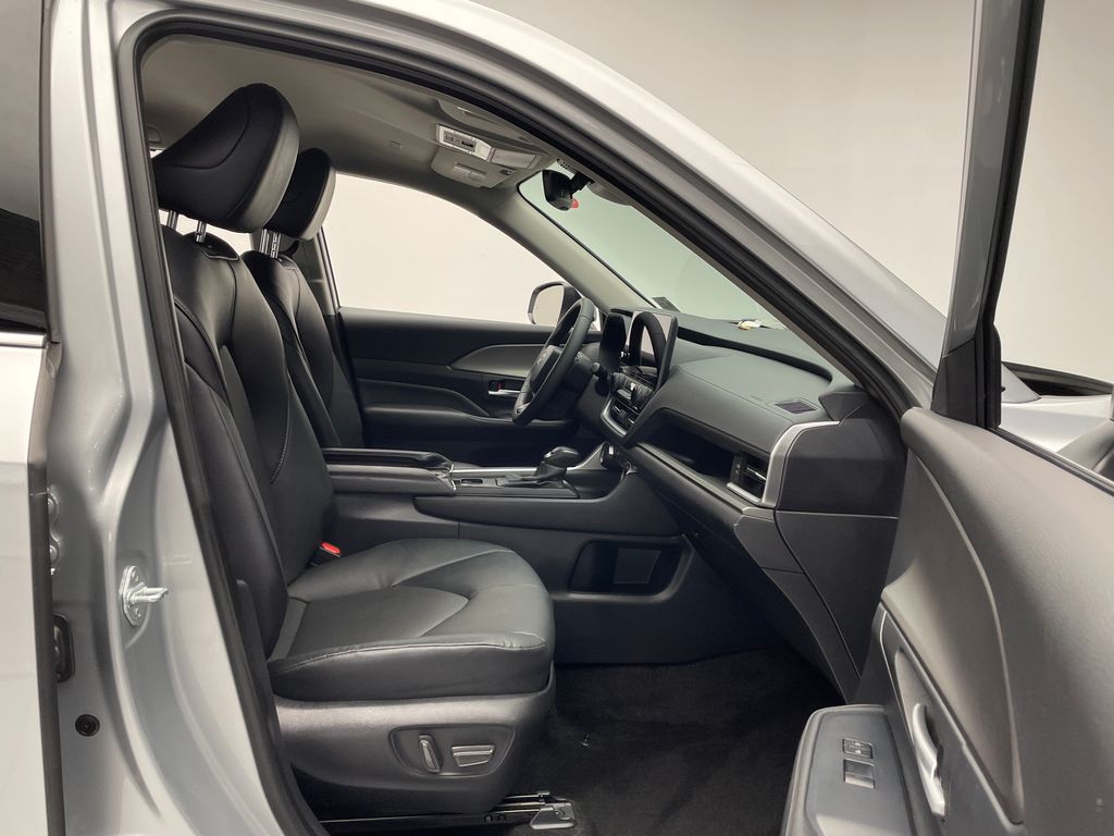 Thumbnail: 2024 Toyota Grand Highlander - 17