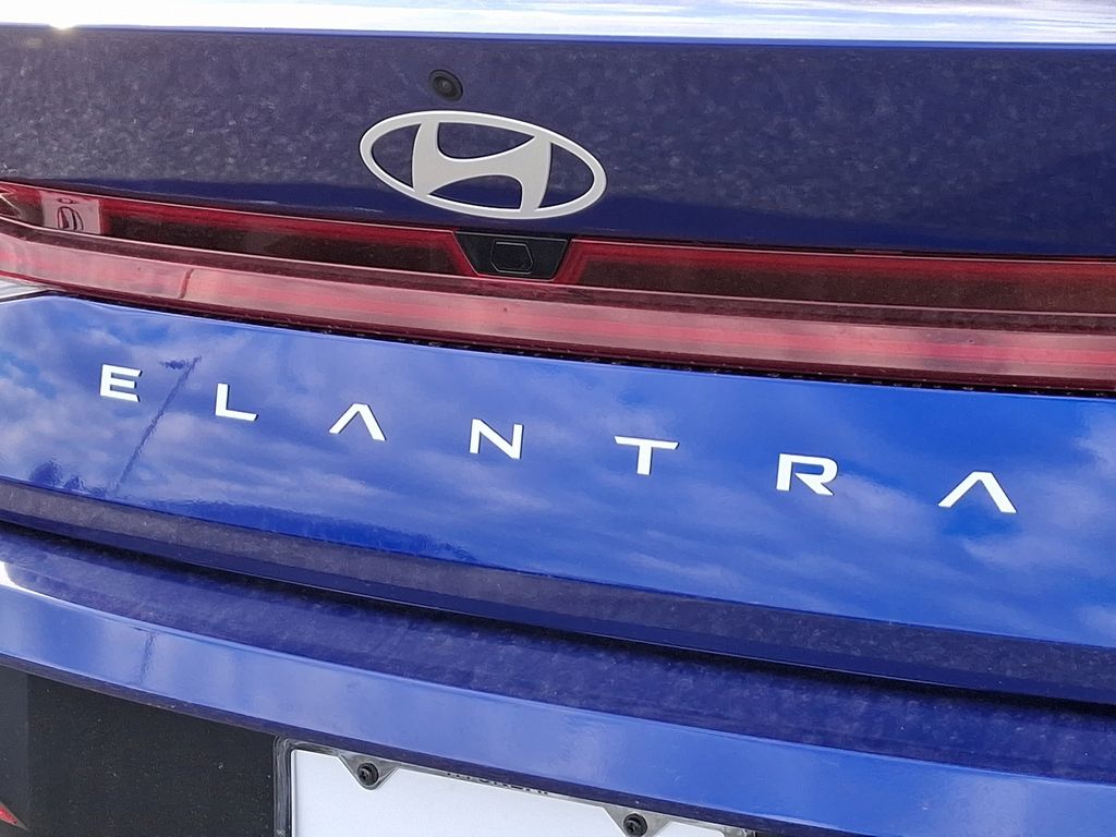 2025 Hyundai Elantra SEL 11