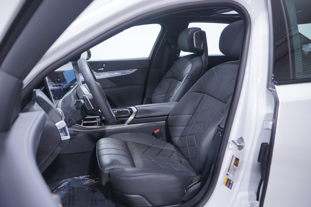 Thumbnail: 2025 BMW i7 - 7