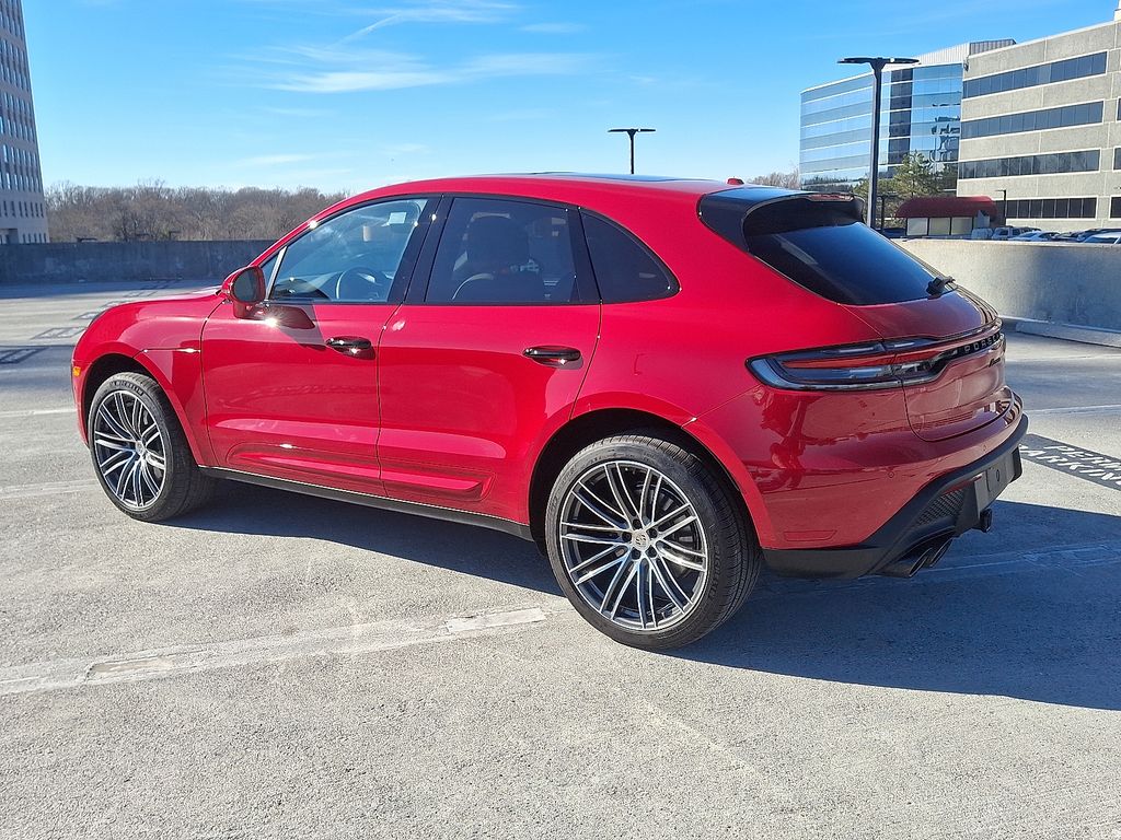 Thumbnail: 2025 Porsche Macan - 3