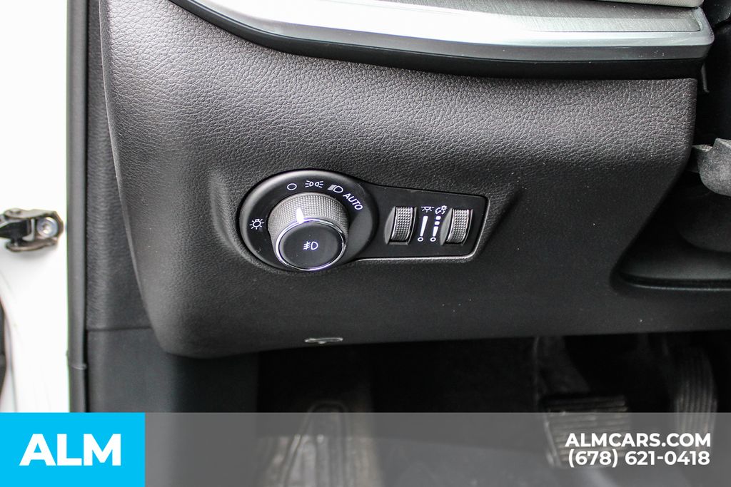 Used 2025 White Jeep Limited image 30